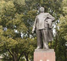 陈毅塑像