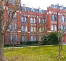 徐汇中学崇思楼