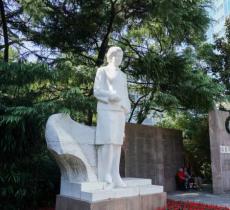 尊师重教纪念碑