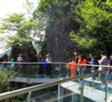玻璃悬空栈道