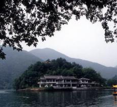伴月湖